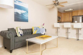 La Jolla UTC King Bed Suite w/Pool, Sauna, Parking, Wi-Fi